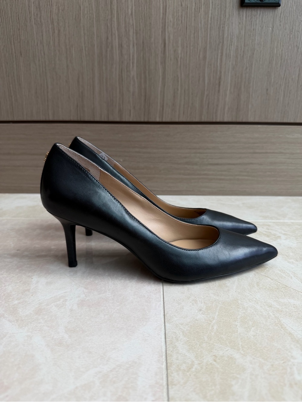 Lauren Ralph Lauren Black Pointed-Toe Leather Pumps - Size 7B
